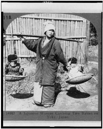 צילום: אישה יפנית נושאת שני תינוקות על עול, יפן, אמא, ילדים, תינוק, ג1928