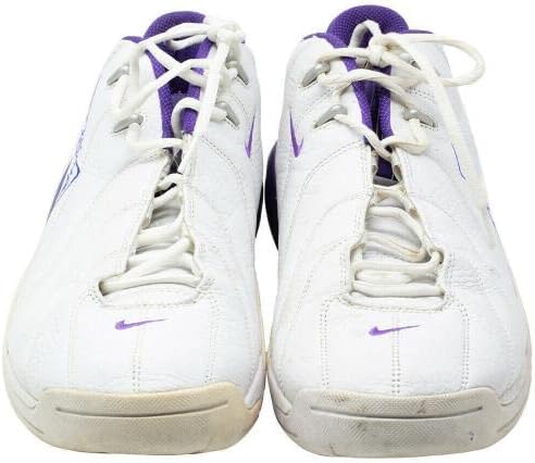 משחק חתום של ריק פוקס השתמש בצמד עונת 2001 של נייקי סניקרס פוקס לואה - נעלי ספורט NBA עם חתימה