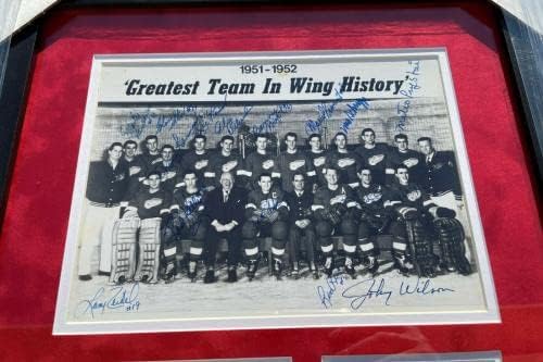 1951-52 צוות הכנפיים האדומות של דטרויט חתום תמונה ממוסגרת עם Gordie Howe 3x5 JSA COA - תמונות NHL עם חתימה